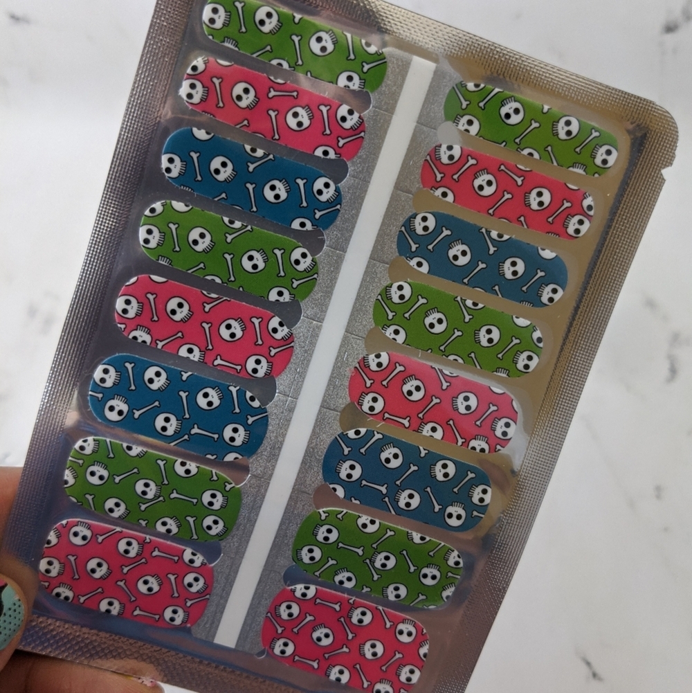 5 for $15 Nail Wrap - Skulls at Play